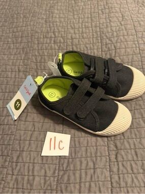 NWT black shoes cat & jack 11c